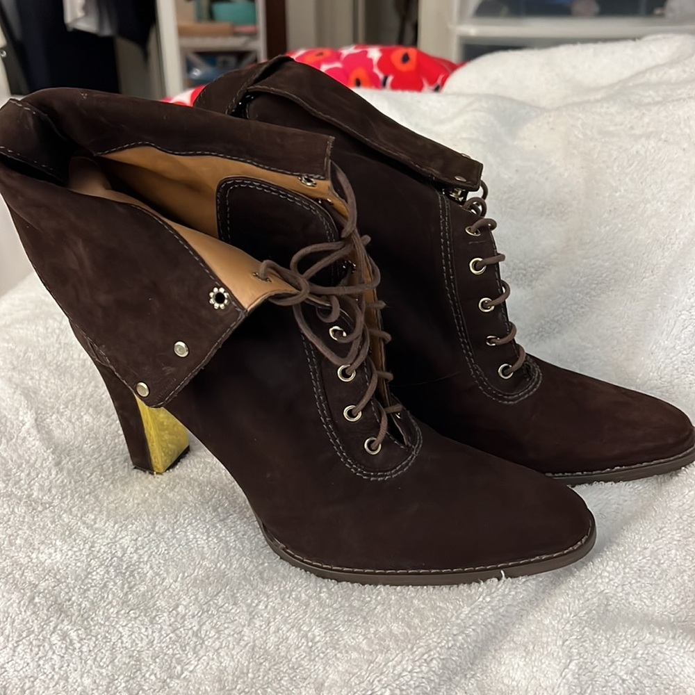 NWOB Anzetutto CHOCOLATE suede Booties Size 10
